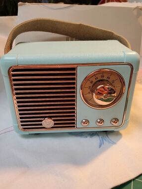 Aqua Blue Mini Radio Look Blutooth Speaker NIB